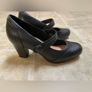 Clarks Women’s Heels Shoes Leather Black sz 6.5